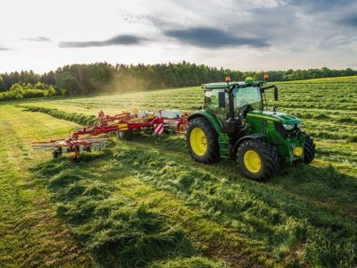 Cómo drenar el sistema de combustible de un tractor diésel